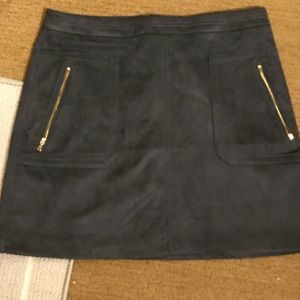 Grey skirt with pockets